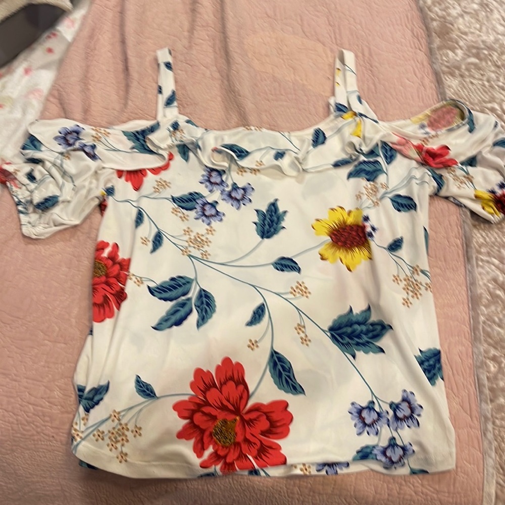 Floral cold shoulder flare sleeve blouse